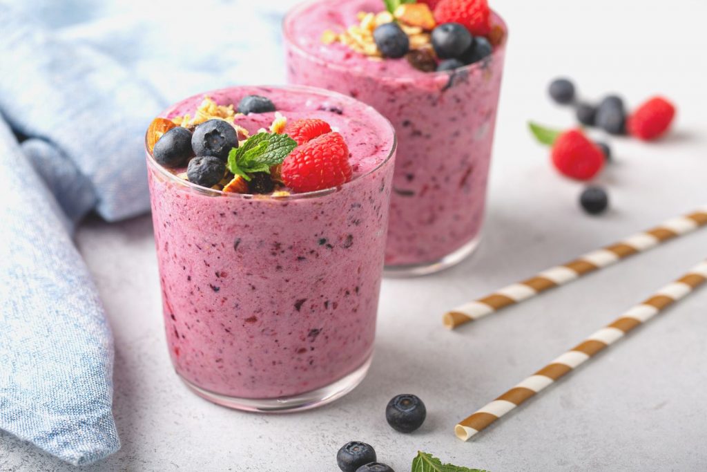 fresh mixed berry smoothie