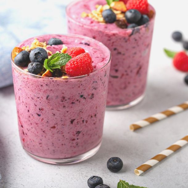 fresh mixed berry smoothie